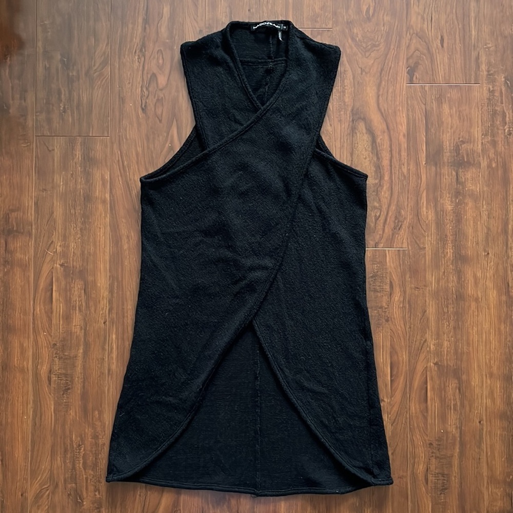 ⭐️3/$15 Unique vest/sweater